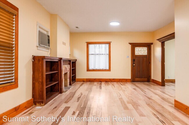 Building Photo - 3 br, 2 bath House - 932 Elm Ave