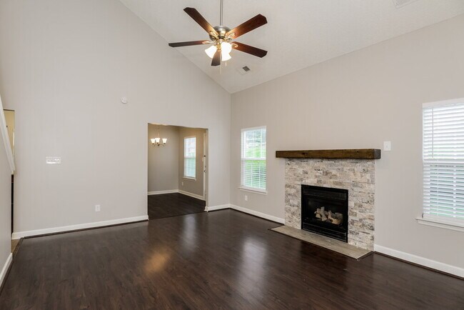 Foto del edificio - 2108 Thorn Crest Dr