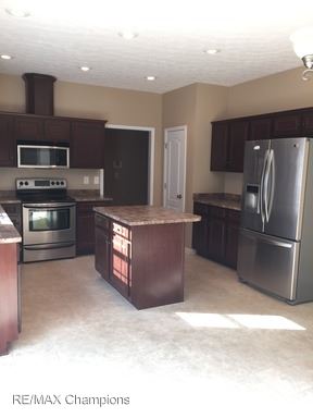 Building Photo - 599 Lakefront Dr