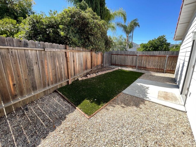 Foto del edificio - 6358 Raylene Ct