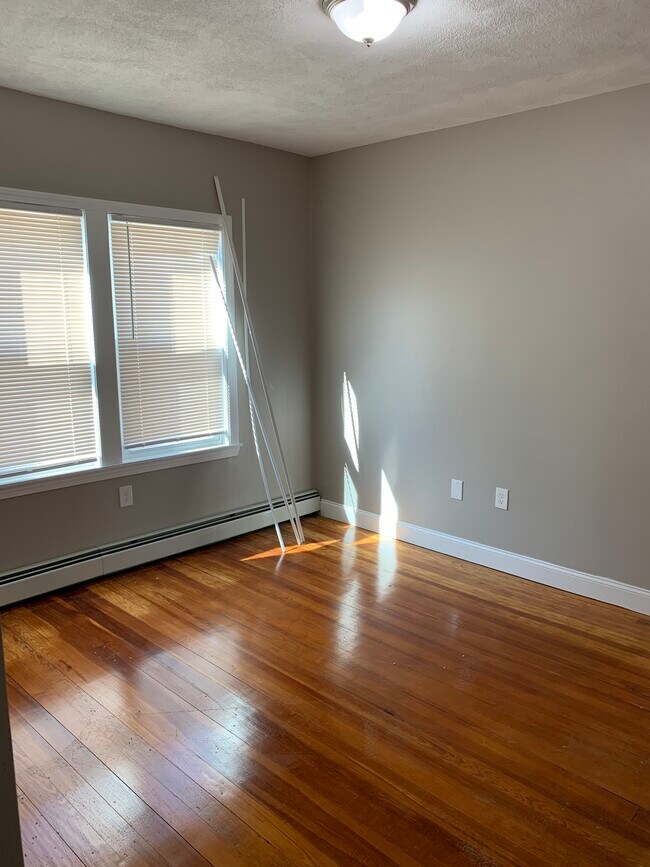 Building Photo - 494 Academy Ave