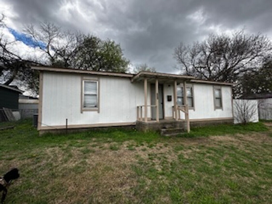 Primary Photo - NEWLY UPDATED 3 BEDROOM HOUSE IN SULPHUR F...