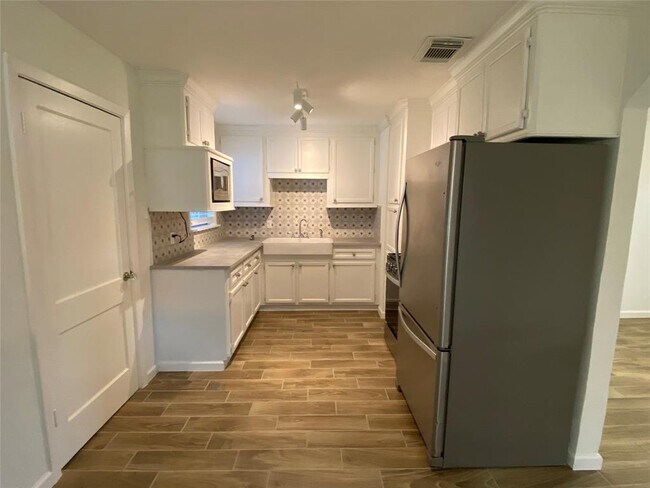 Foto del edificio - 211 Avenue H