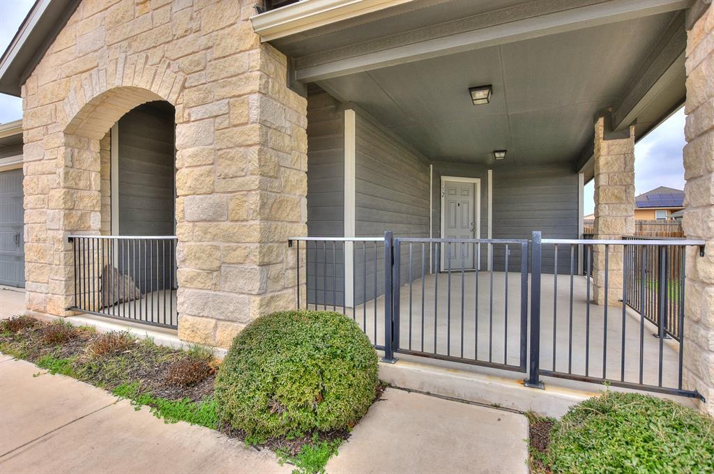 Foto principal - 132 Denton Dr