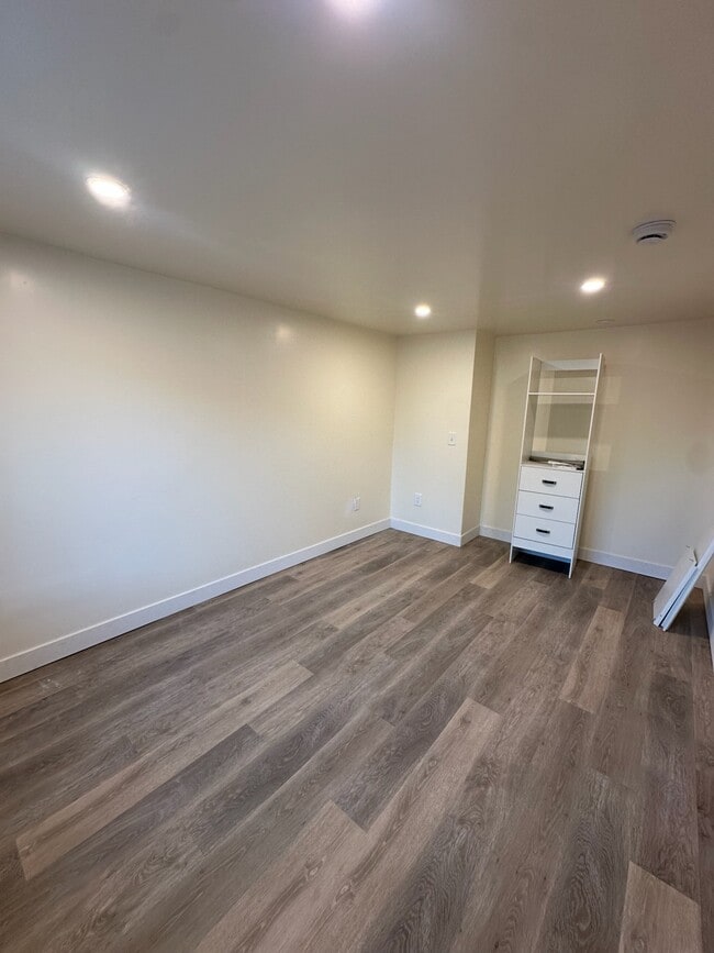 Building Photo - 3447 Caspian Ave