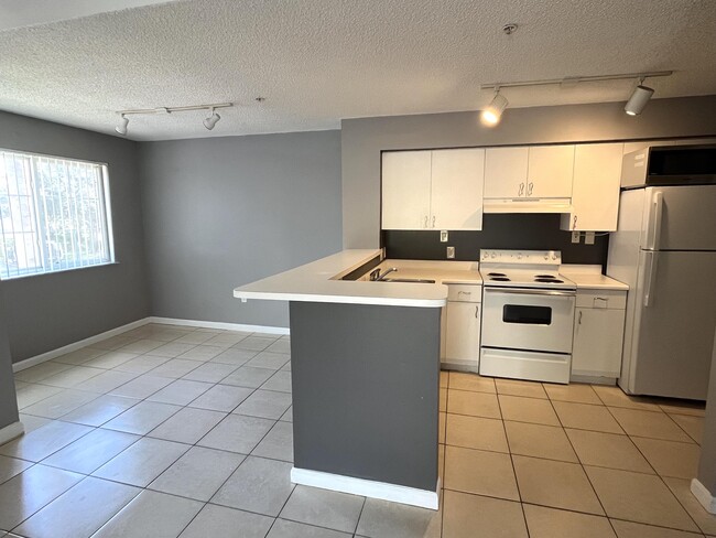 Building Photo - 7808 Sonoma Springs Cir