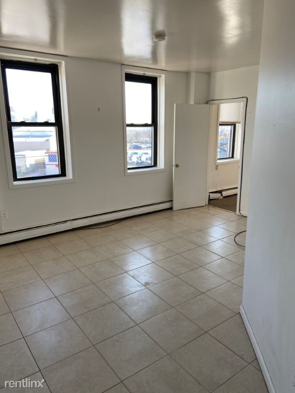 Building Photo - 352 New Brunswick Ave