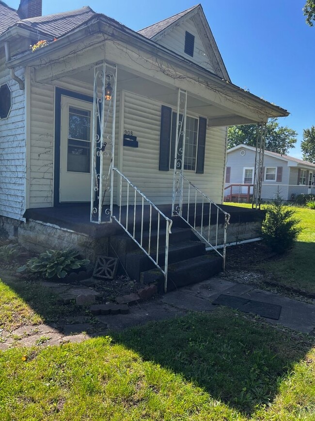Building Photo - 908 S 17th St