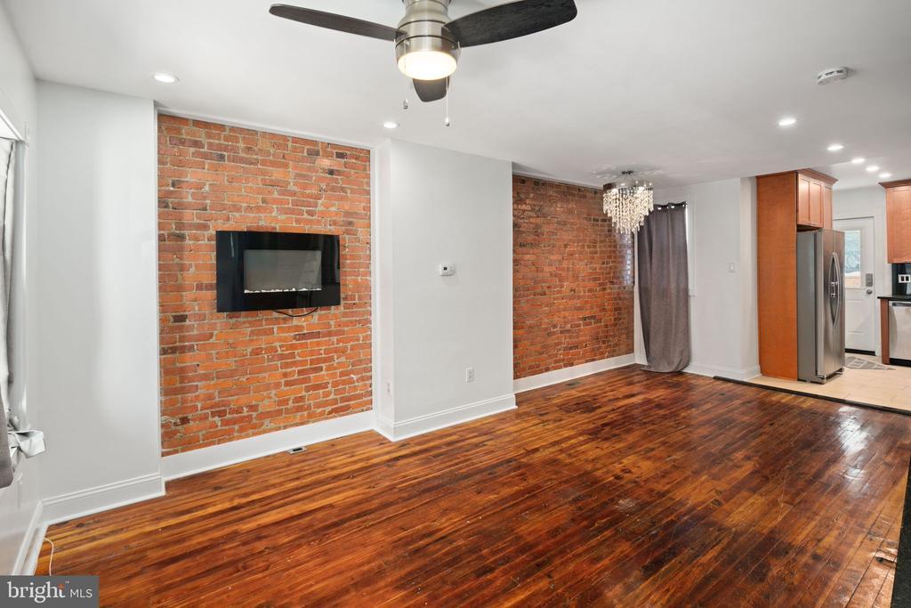 Primary Photo - 1713 Stocker St