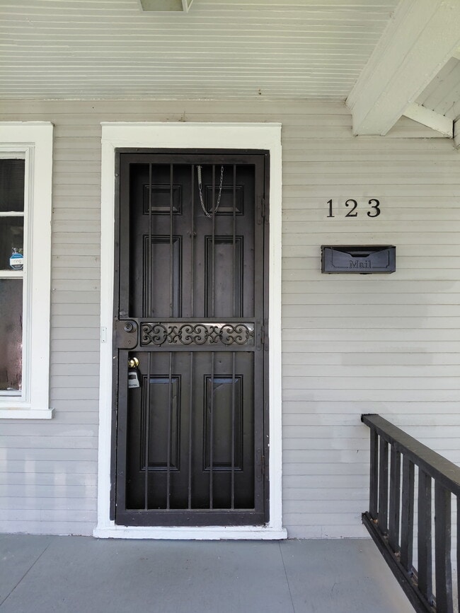 Building Photo - 121-123 Huron Ave