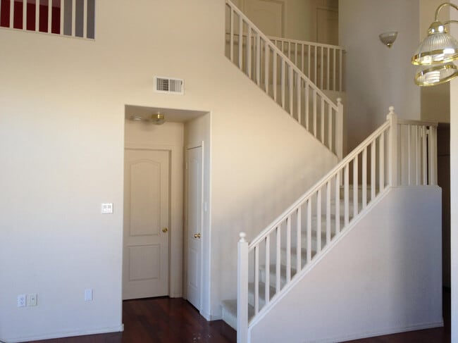 Building Photo - 7351 Sidewinder Dr NE