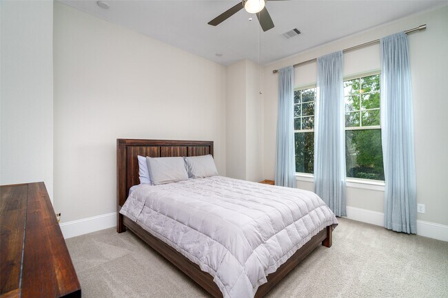 Foto del edificio - 1303 Edwinstowe Trl