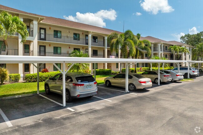 5716-5792 Deauville Cir Nápoles, FL 34112-3222 - Deauville Lake Club