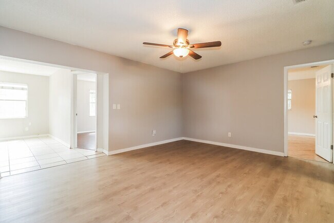 Foto del edificio - 6173 71st St N