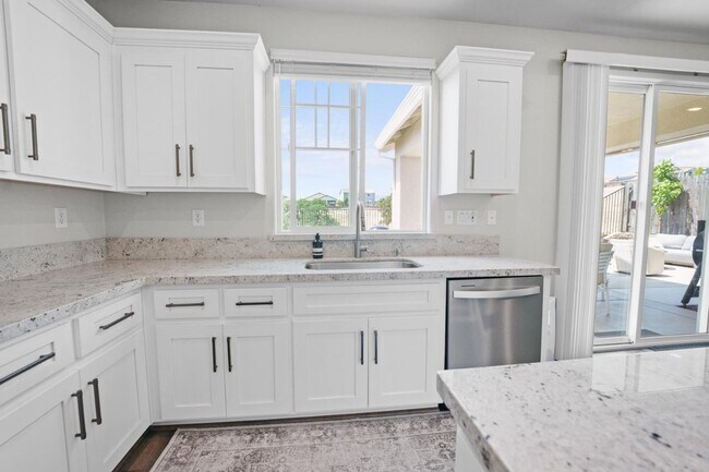 Foto del edificio - Bright Spacious 4BD/3BA Single-Family Home in Rocklin's Whitney Ranch!