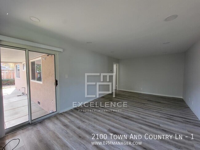 Foto del edificio - 2100 Town and Country Ln