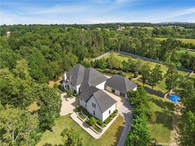 Building Photo - 3103 Valley View Dr