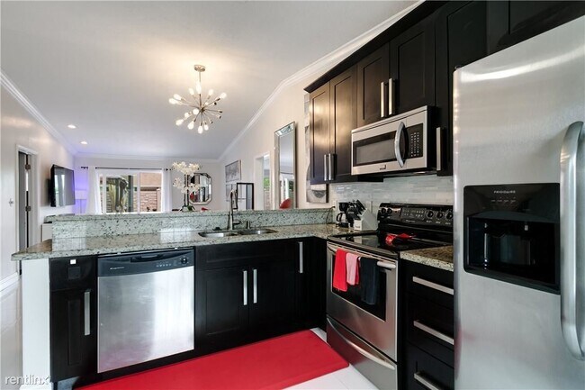 Building Photo - 3 br, 3 bath House - 5560 Lakewood Cir S