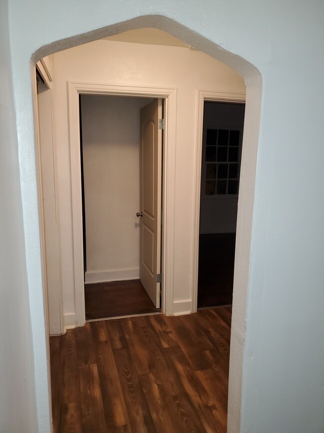 Hallway - 930 Wilbanks Ave