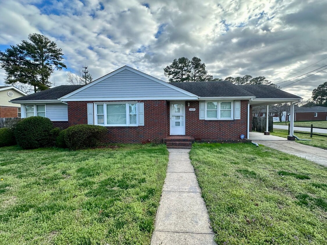 Primary Photo - 2 Bedroom 1 Bath Near Chesapeake Square Area