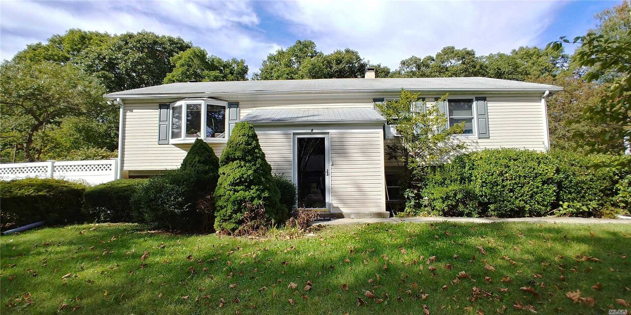 Primary Photo - 8 Wedgewood Dr