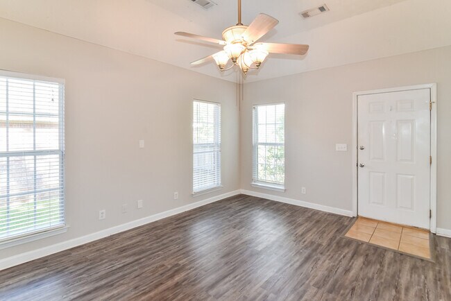 Building Photo - 231 Thornfield Dr
