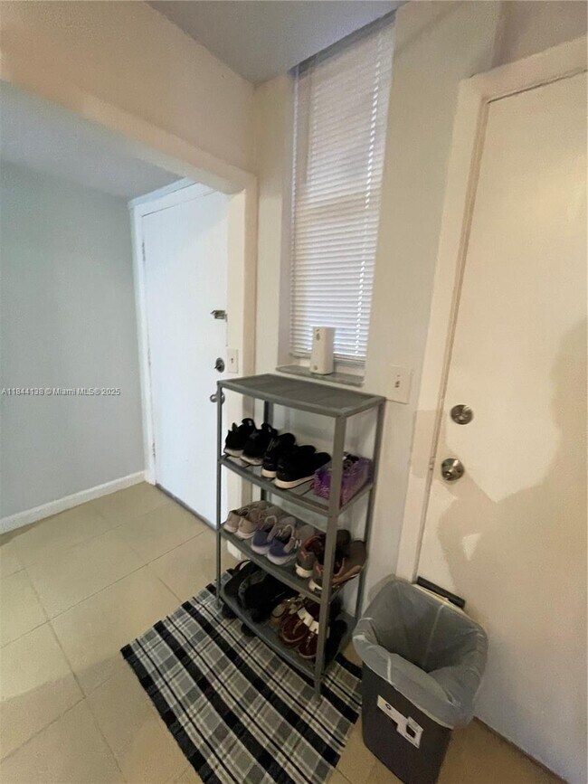 Foto del edificio - 3660 NE 166th St