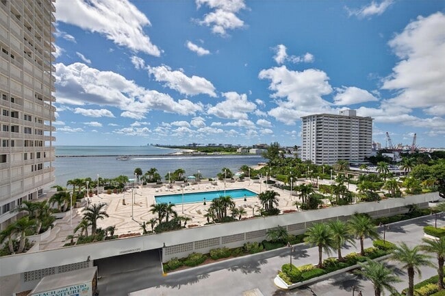 Foto del edificio - 2100 S Ocean Ln