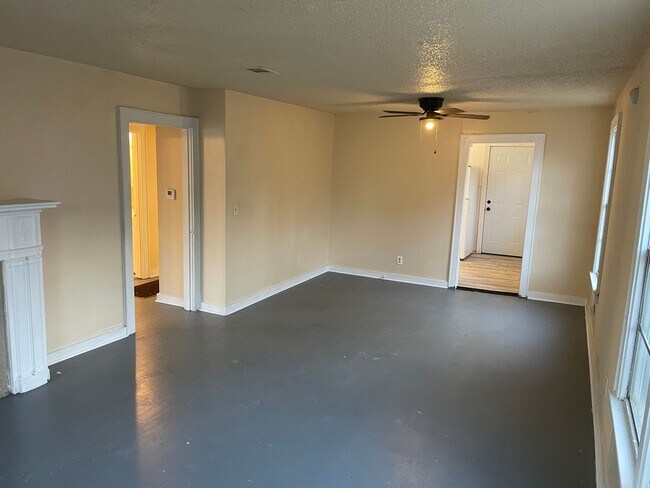 Building Photo - Cute 2 bedroom home in Caddo Heights
