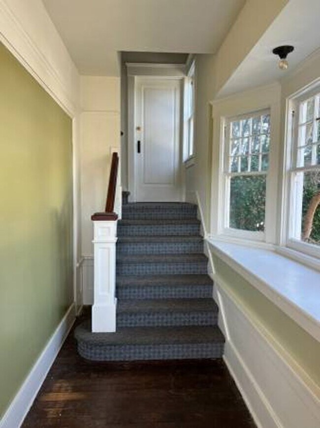 Foto del edificio - 2-3 Bedroom Apartment in Historic House