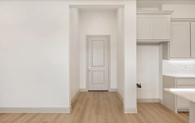 Building Photo - 382 Mary Cir