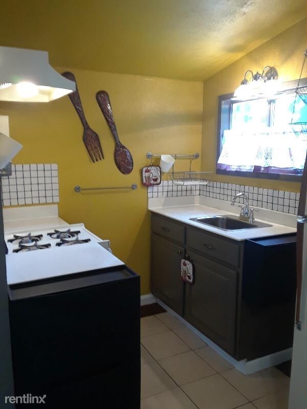 Building Photo - 441 Bartlett Ave