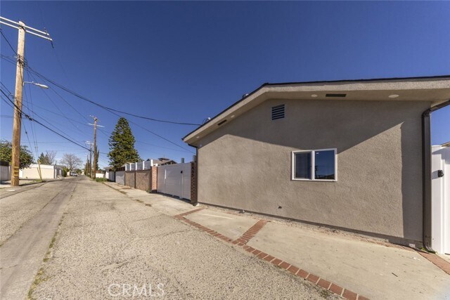 Foto del edificio - 9465 Dorrington Ave