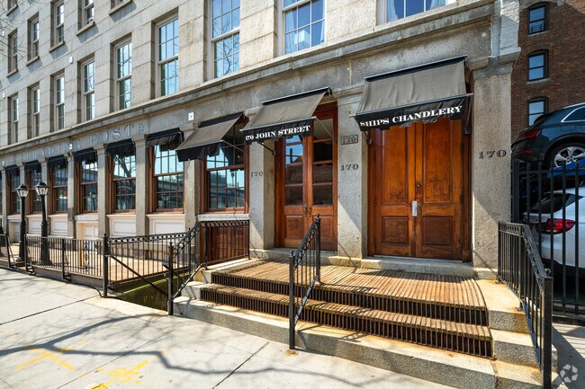 Entrance - 170 John St