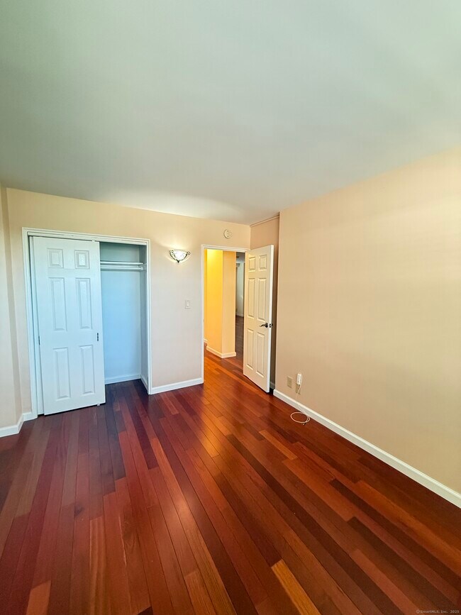 Building Photo - 91 Strawberry Hill Ave