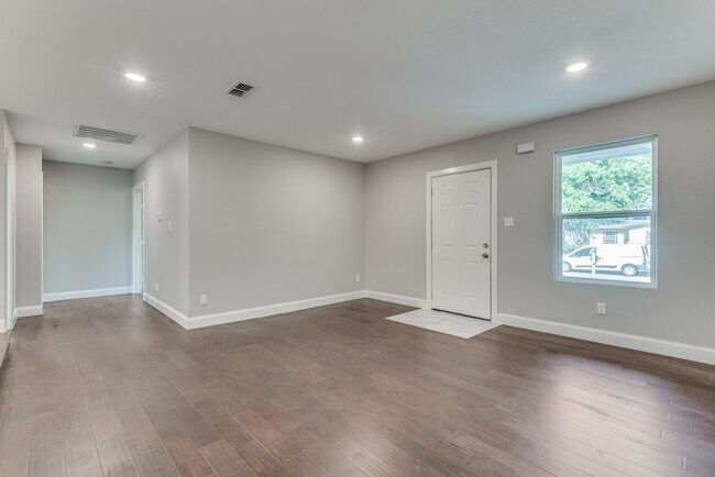 Building Photo - 1413 Swiss St