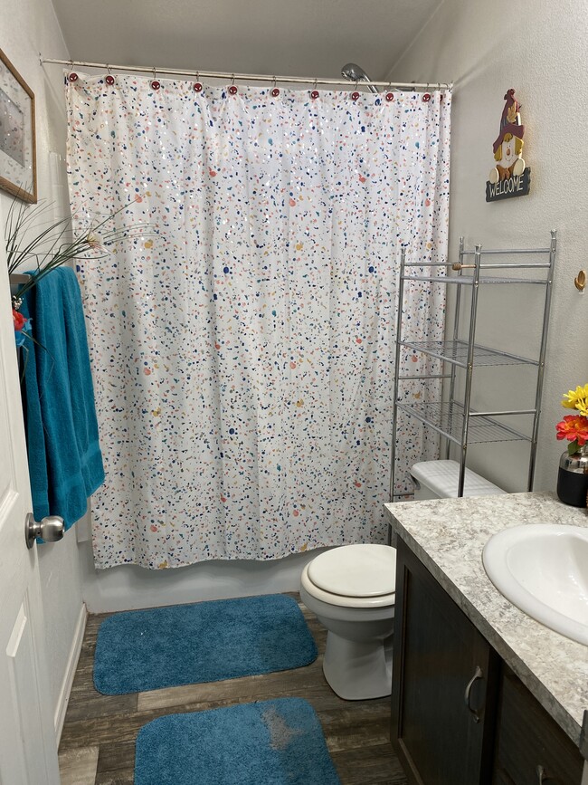 Private full bathroom - 3813 W 180 N