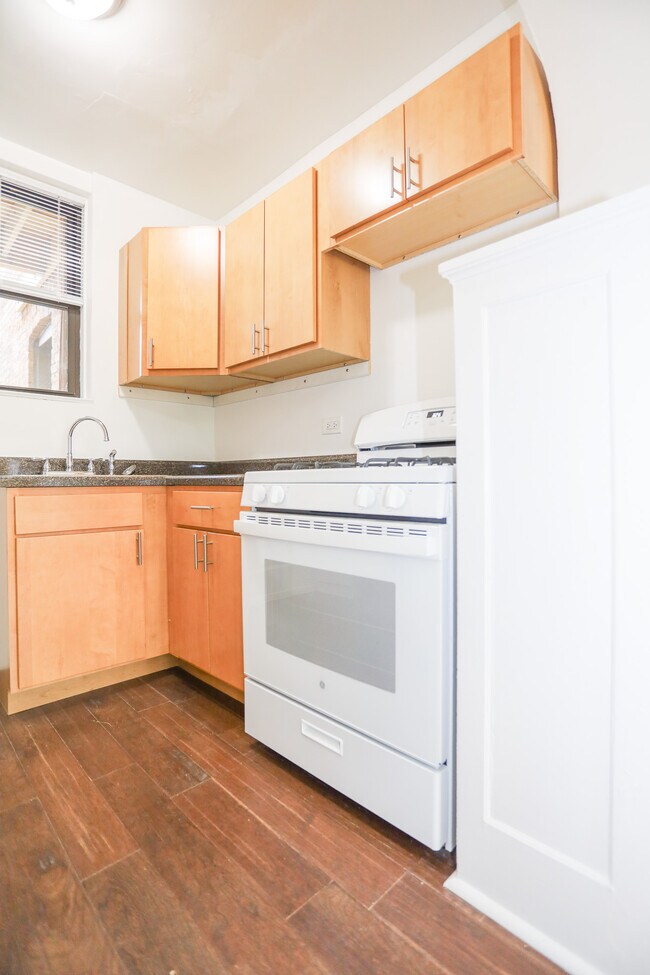 Foto del edificio - 5608 W Wellington Ave