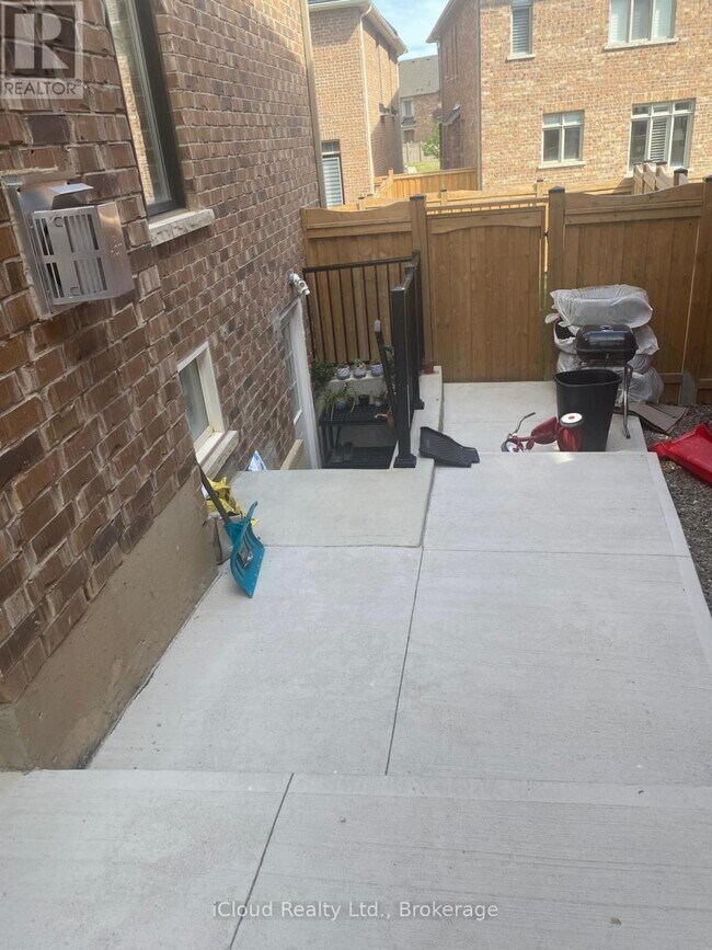 Building Photo - 16 Provost Trail