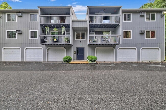 Foto del edificio - 72 Buddington Rd