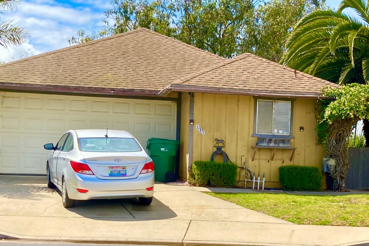 Foto del edificio - 495 Degasparis St