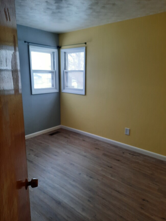 2nd upstairs bedroom - 40016 Linden Dr
