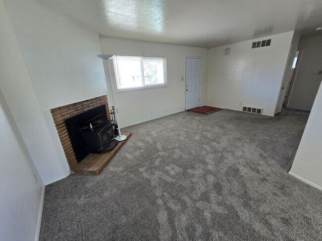 Foto del edificio - Charming 3 Bedroom Home with Bonus Living Space in Sparks