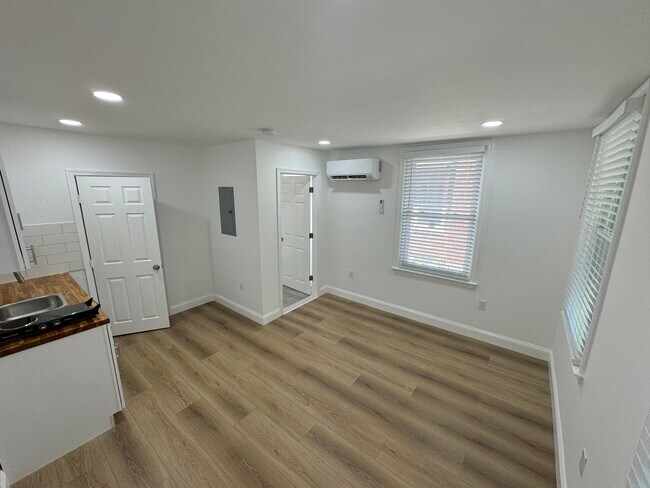 Photo - 230E 2nd, Media Apartment
