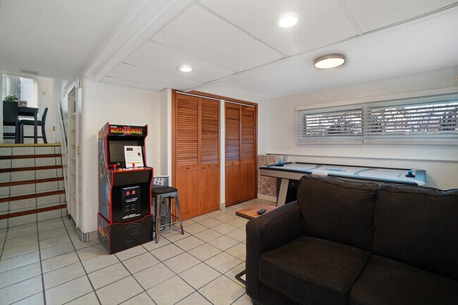 Building Photo - 4438 Balmoral Dr