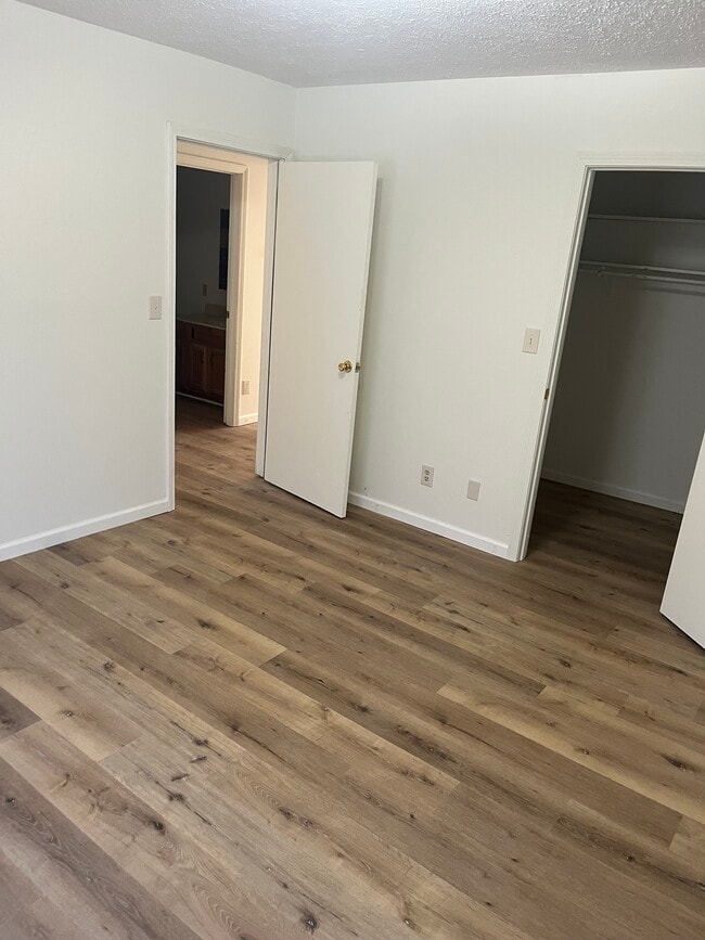 Building Photo - 5120 Virginia Dr