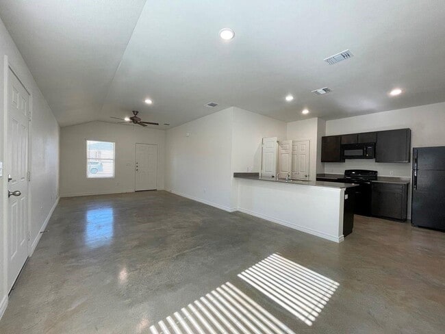 Building Photo - 2324 B Alterman Dr