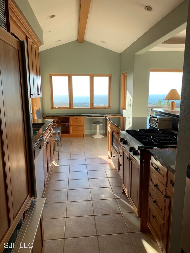 Building Photo - 3 br, 2.5 bath House - 432 Botsford Ln