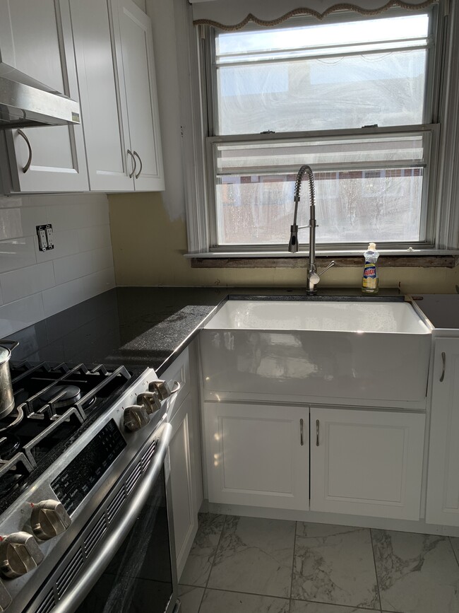 Building Photo - 2818 Knorr St