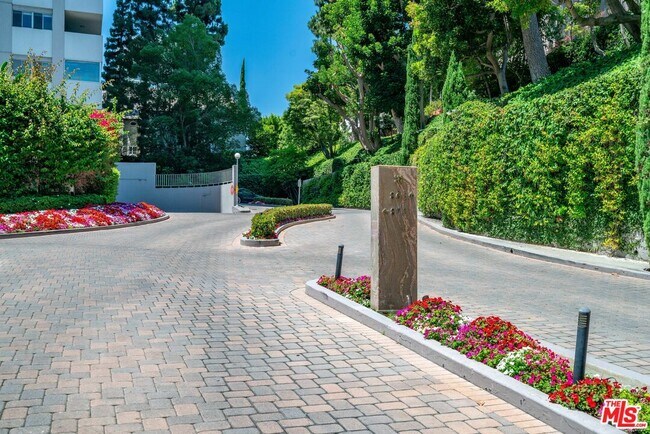 Foto del edificio - 865 Comstock Ave